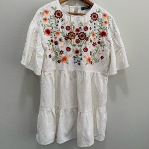 White dress with embroidery size M